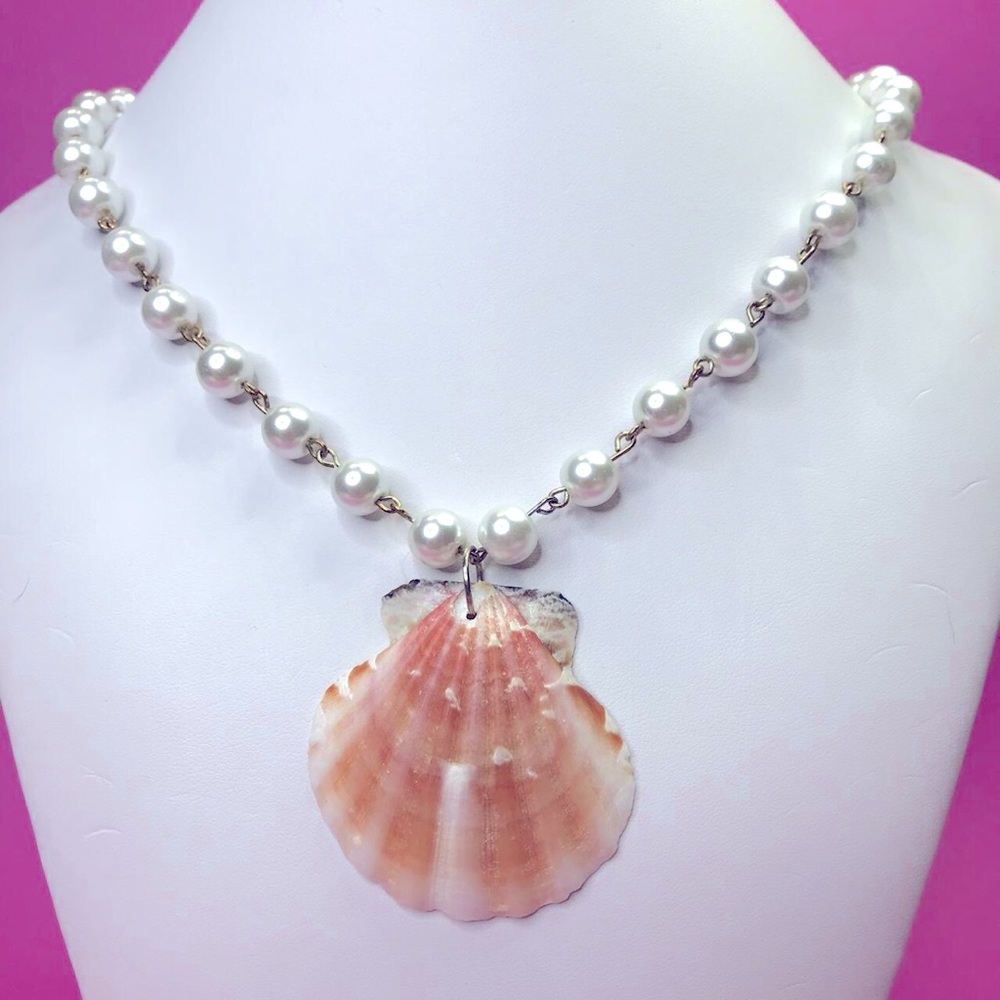 NWT Clam shell handmade carved mermaid siren princess necklace style 2